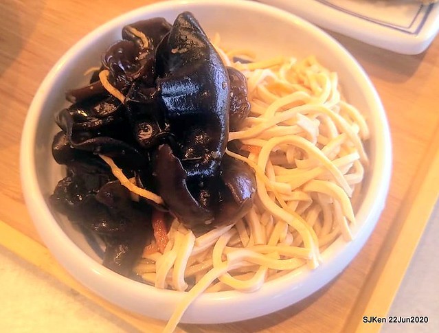 Cut noodle with salt crispy chicken and side dishes, Taipei, Taiwan, SJKen, Jun 22, 2020