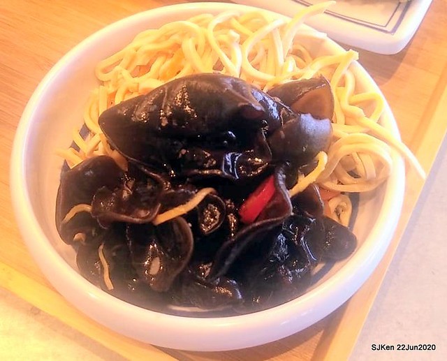 Cut noodle with salt crispy chicken and side dishes, Taipei, Taiwan, SJKen, Jun 22, 2020