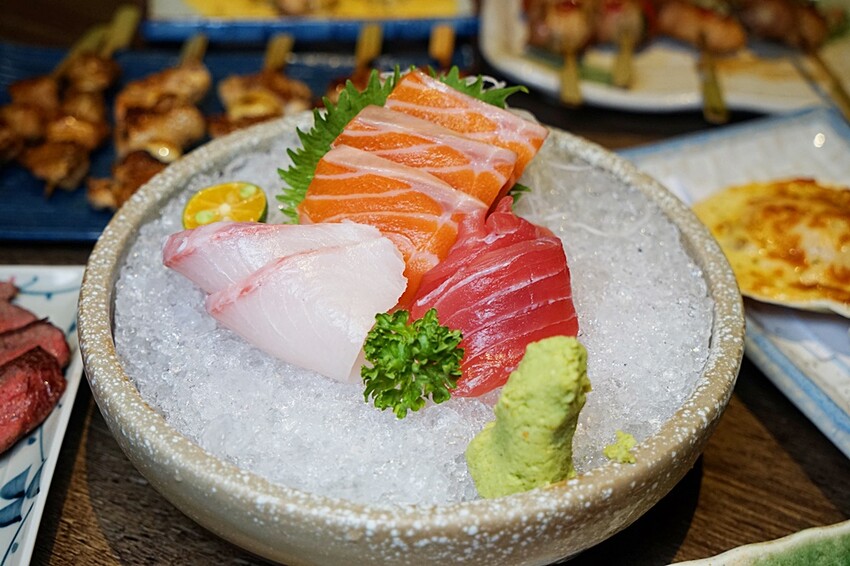 台中高人氣日式居酒屋｜將軍府勤美店，大啖比手掌大的大生蠔、串燒、特色清酒，菜單完全無雷絕對讓人再回訪