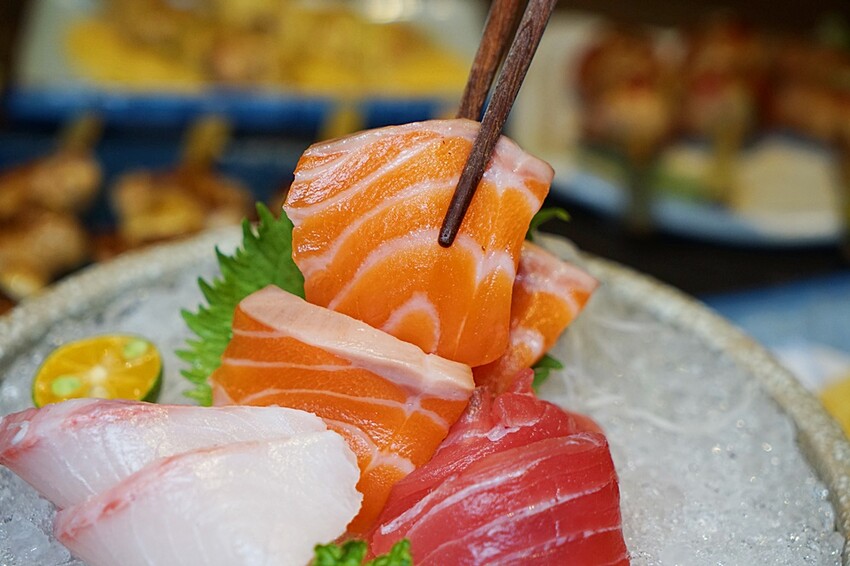 台中高人氣日式居酒屋｜將軍府勤美店，大啖比手掌大的大生蠔、串燒、特色清酒，菜單完全無雷絕對讓人再回訪