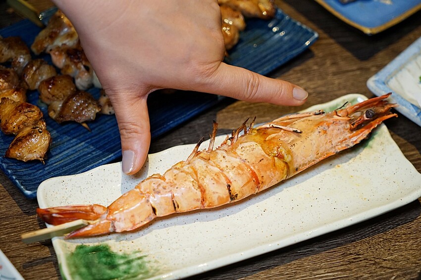 台中高人氣日式居酒屋｜將軍府勤美店，大啖比手掌大的大生蠔、串燒、特色清酒，菜單完全無雷絕對讓人再回訪