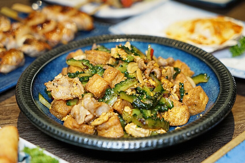 台中高人氣日式居酒屋｜將軍府勤美店，大啖比手掌大的大生蠔、串燒、特色清酒，菜單完全無雷絕對讓人再回訪