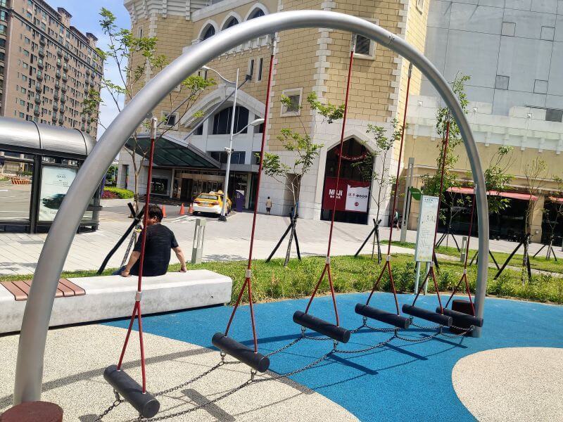 台茂公園 擺盪跳樁