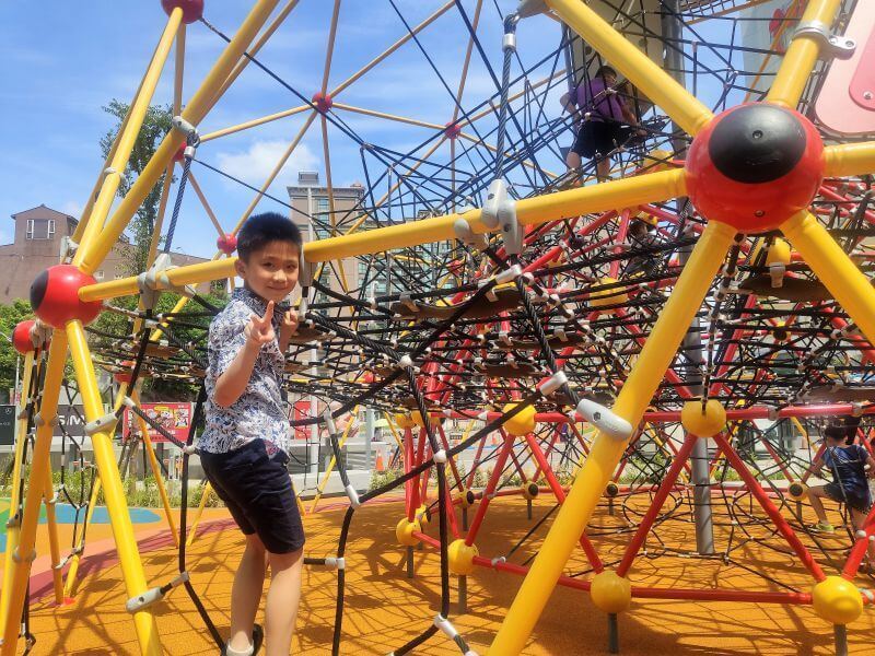 台茂公園 圓頂攀爬架