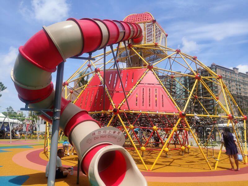 台茂公園 圓頂攀爬架