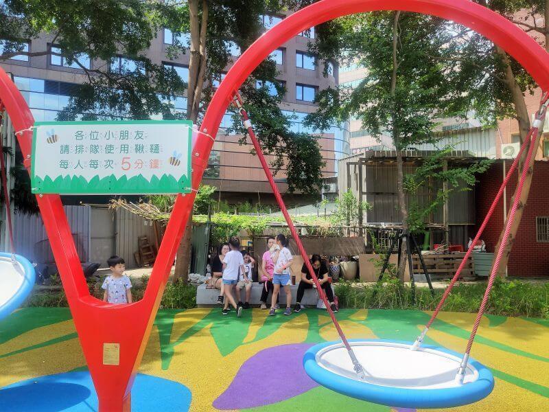 台茂公園 圓型盪鞦韆