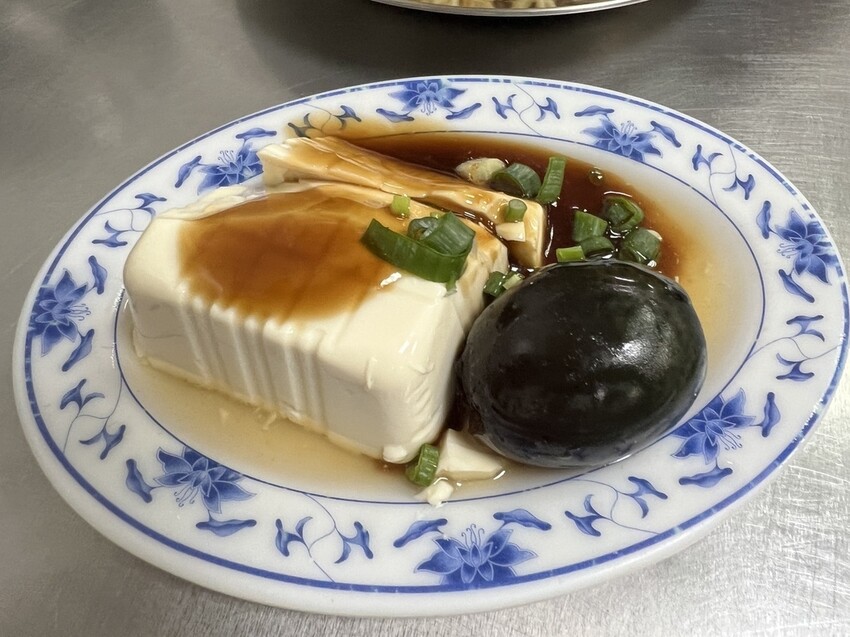 【台北南港美食】闞記涼麵,南港車站前的平價親民美食,多樣精彩 【台北南港美食】闞記涼麵,南港車站前的平價親民美食,多樣精彩