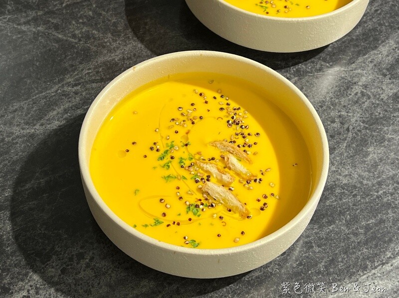 宜蘭縣羅東鎮簡捷餐桌 C.C Eatery》隱藏巷弄的法式小餐館，純白色系網美店，餐點色香味十足啊