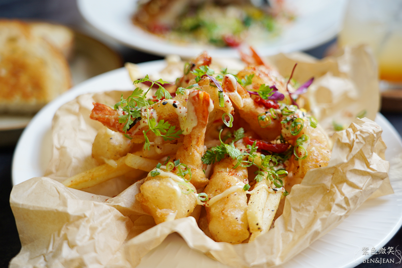 宜蘭縣羅東鎮簡捷餐桌 C.C Eatery》隱藏巷弄的法式小餐館，純白色系網美店，餐點色香味十足啊