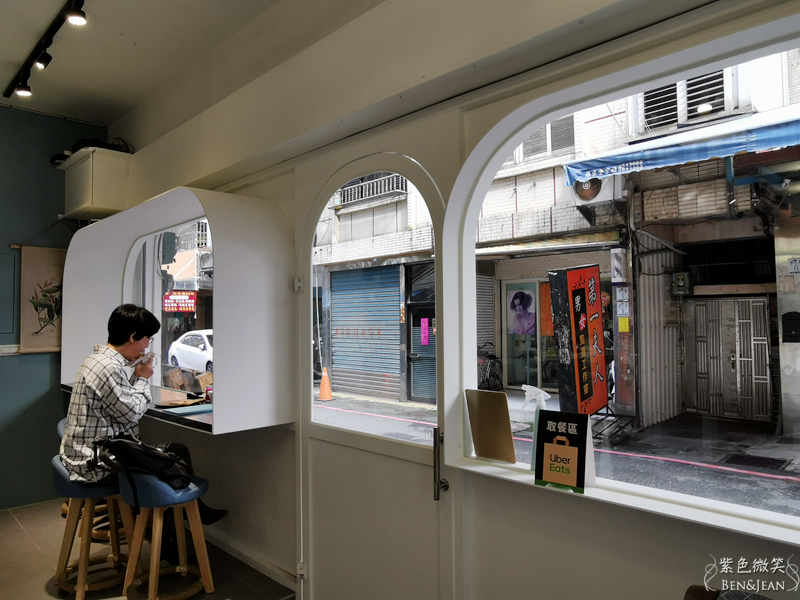 宜蘭縣羅東鎮簡捷餐桌 C.C Eatery》隱藏巷弄的法式小餐館，純白色系網美店，餐點色香味十足啊