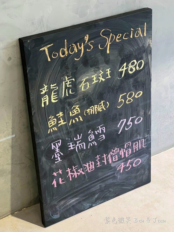 宜蘭縣羅東鎮簡捷餐桌 C.C Eatery》隱藏巷弄的法式小餐館，純白色系網美店，餐點色香味十足啊