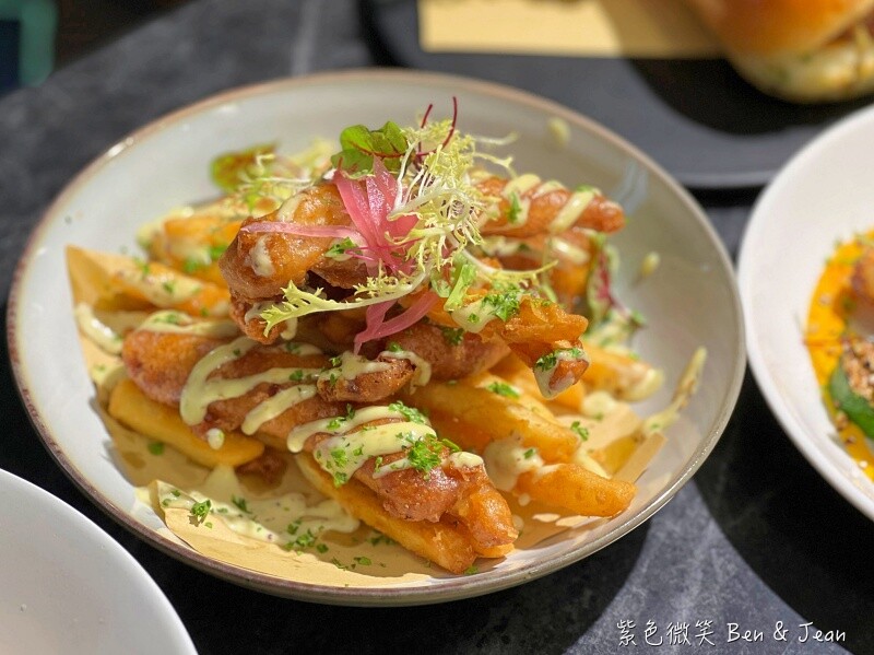 宜蘭縣羅東鎮簡捷餐桌 C.C Eatery》隱藏巷弄的法式小餐館，純白色系網美店，餐點色香味十足啊