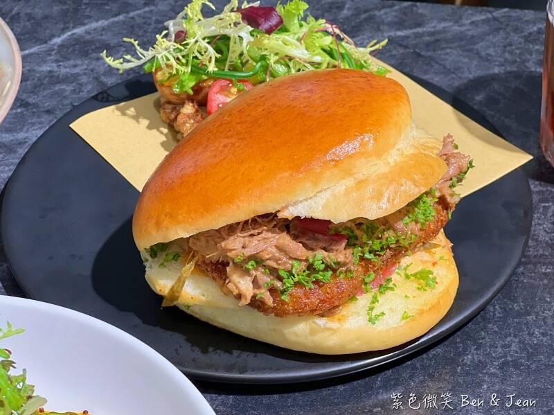 宜蘭縣羅東鎮簡捷餐桌 C.C Eatery》隱藏巷弄的法式小餐館，純白色系網美店，餐點色香味十足啊