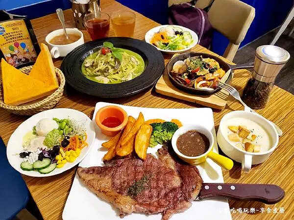 威尼斯義大利餐廳-餐食合照 (1).jpg