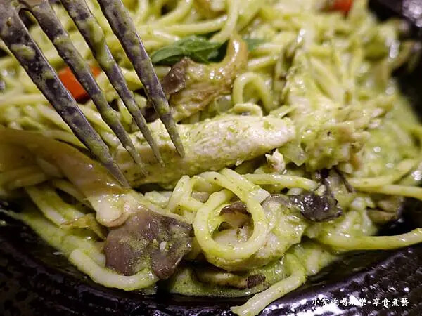青醬雞肉義大利麵-威尼斯義大利餐廳 (3).jpg