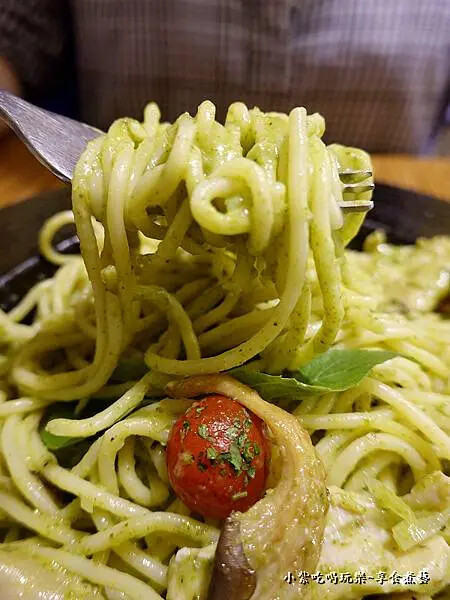 青醬雞肉義大利麵-威尼斯義大利餐廳 (1).jpg