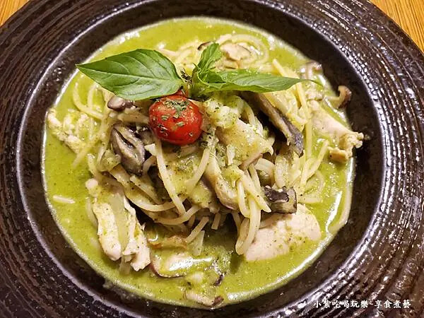 青醬雞肉義大利麵-威尼斯義大利餐廳 (2).jpg