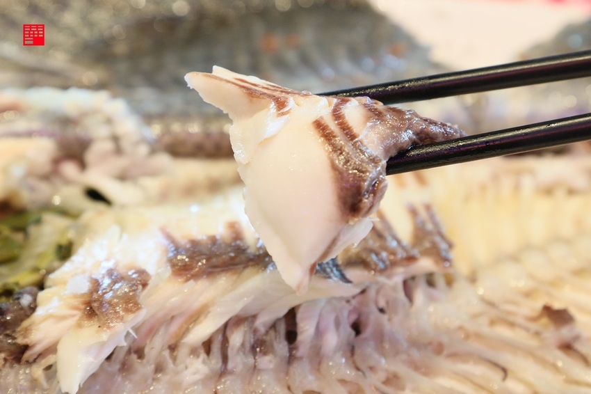 高雄美濃餐廳景點推薦／里長台灣鯛從產地到餐廳只要10秒　自產自銷好運敲敲魚、客家砂鍋台灣鯛 - 跟著華少吃吃吃