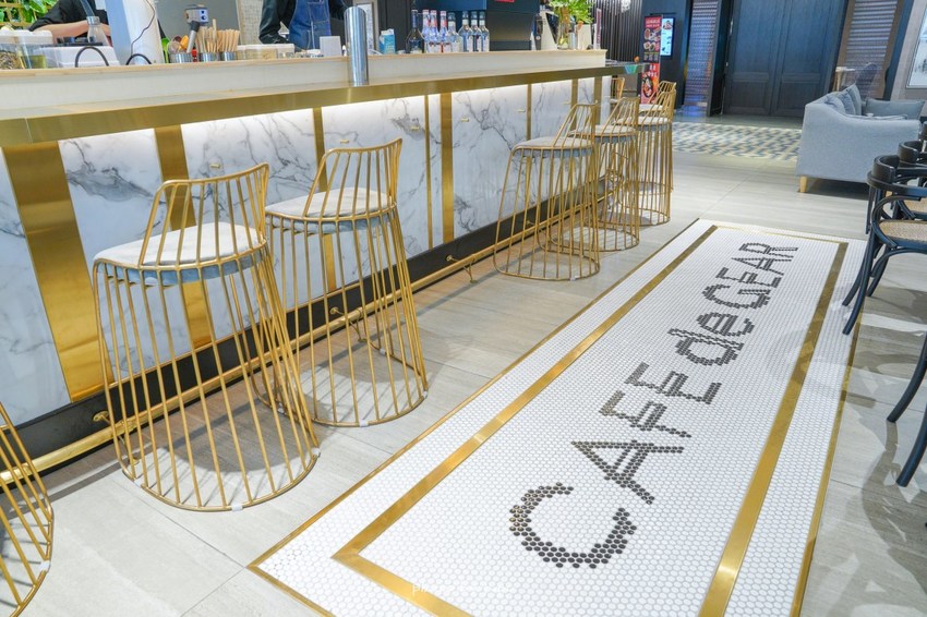 一秒拍出雜誌風～隱藏在萬豪酒店的高質感咖啡廳，大理石紋配上金屬吊燈超美～網美集散地！