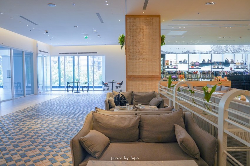 一秒拍出雜誌風～隱藏在萬豪酒店的高質感咖啡廳，大理石紋配上金屬吊燈超美～網美集散地！