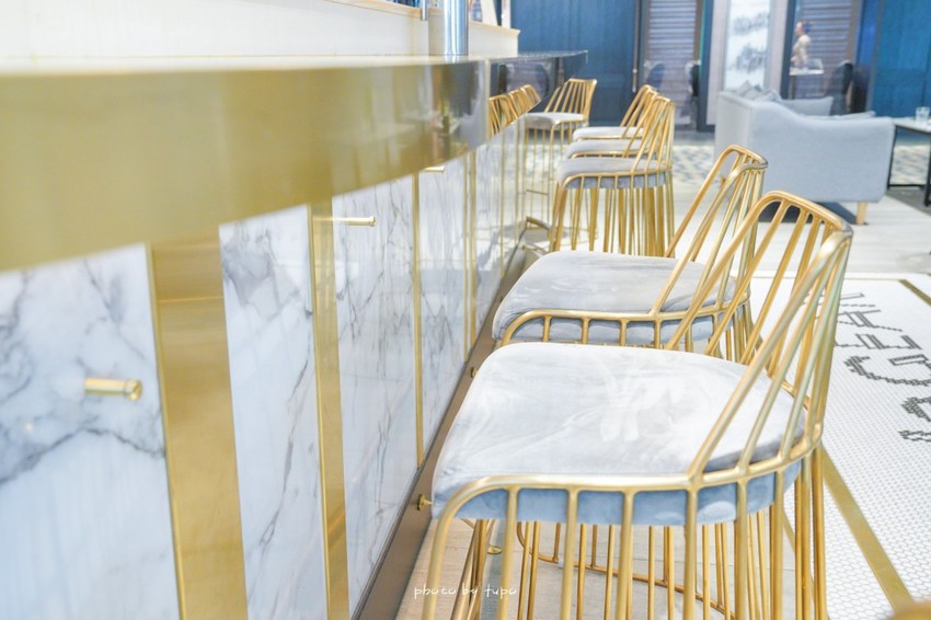 一秒拍出雜誌風～隱藏在萬豪酒店的高質感咖啡廳，大理石紋配上金屬吊燈超美～網美集散地！