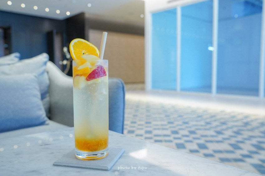 一秒拍出雜誌風～隱藏在萬豪酒店的高質感咖啡廳，大理石紋配上金屬吊燈超美～網美集散地！