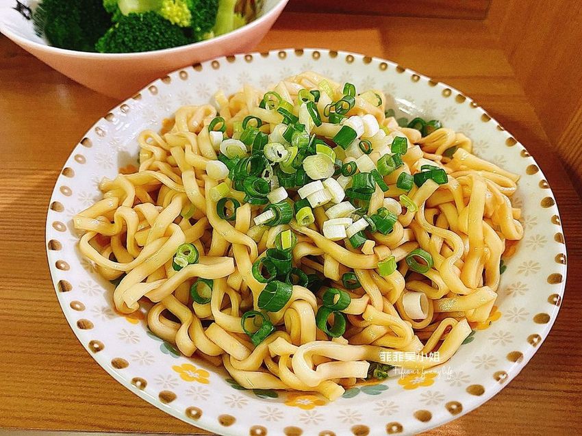 面白家-Omoshiroi 乾拌麵 蒟蒻麵