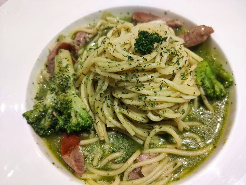 NU 青醬德式香腸義大利麵