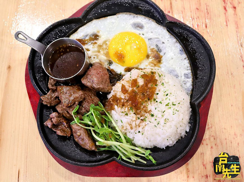 台南牛排館／沙拉濃湯吐司餅乾飲料自助吧吃到飽／免費加飯或加麵／嚴選食材搭配主廚特調醬汁／用餐環境寬敞舒適／料多實在CP值高