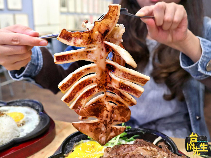 台南牛排館／沙拉濃湯吐司餅乾飲料自助吧吃到飽／免費加飯或加麵／嚴選食材搭配主廚特調醬汁／用餐環境寬敞舒適／料多實在CP值高