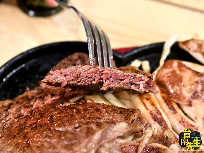 台南牛排館／沙拉濃湯吐司餅乾飲料自助吧吃到飽／免費加飯或加麵／嚴選食材搭配主廚特調醬汁／用餐環境寬敞舒適／料多實在CP值高