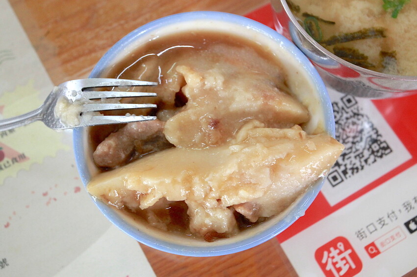 台南市北區吃。台南市｜北區。「林家-碗開富粿」飄香30年隱身巷弄傳統小吃，據說店家肉圓開店不久就銷售一空「林家-碗