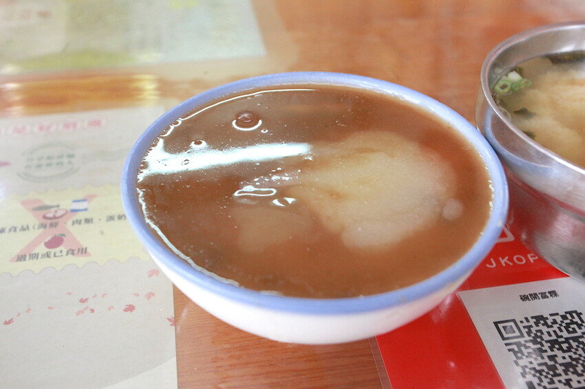 台南市北區吃。台南市｜北區。「林家-碗開富粿」飄香30年隱身巷弄傳統小吃，據說店家肉圓開店不久就銷售一空「林家-碗