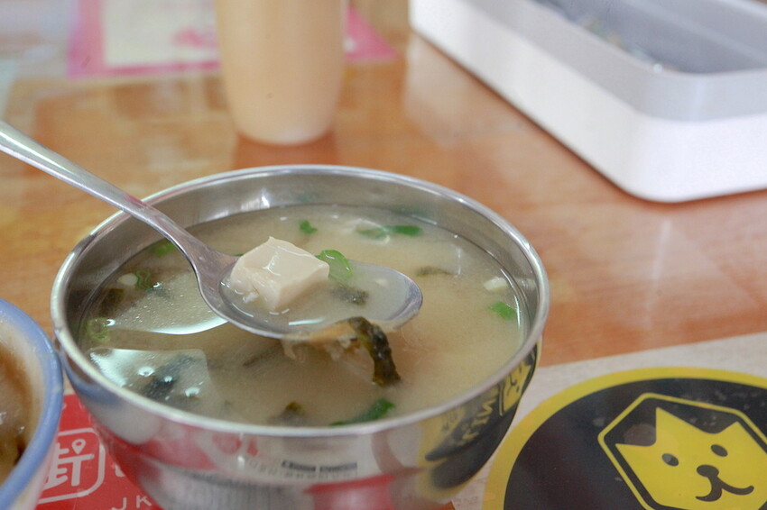 台南市北區吃。台南市｜北區。「林家-碗開富粿」飄香30年隱身巷弄傳統小吃，據說店家肉圓開店不久就銷售一空「林家-碗