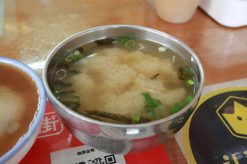 台南市北區吃。台南市｜北區。「林家-碗開富粿」飄香30年隱身巷弄傳統小吃，據說店家肉圓開店不久就銷售一空「林家-碗