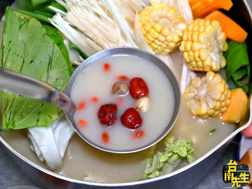 台南火鍋外帶／超值外帶套餐居然只要4.5折／嚴選紐澳進口高檔肉品／用料實在CP值高／每日限量新鮮供應／百貨公司一樓門口自取免上樓