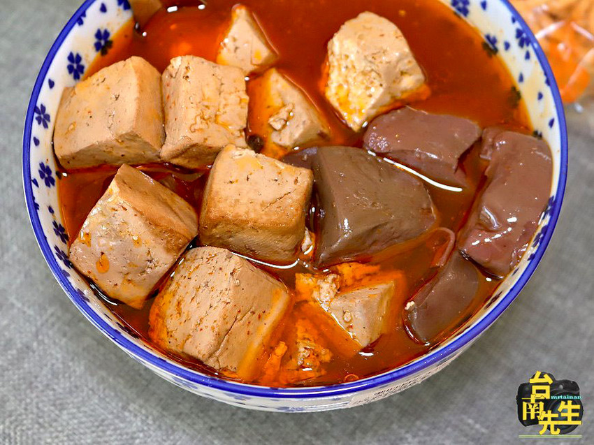 台南火鍋外帶／超值外帶套餐居然只要4.5折／嚴選紐澳進口高檔肉品／用料實在CP值高／每日限量新鮮供應／百貨公司一樓門口自取免上樓