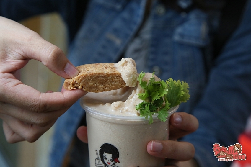 【台南冰店】台南超狂花生糖冰沙！採用百年老店的花生糖製作，今夏最狂台味就是它：進福大灣花生糖赤崁店 - 熱血玩台南。跳躍新世界