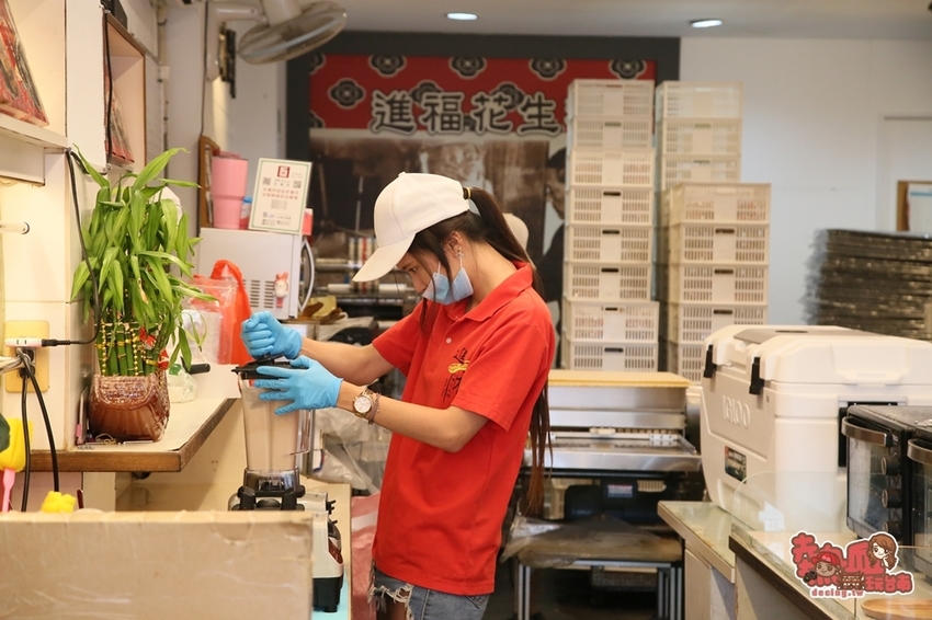 【台南冰店】台南超狂花生糖冰沙！採用百年老店的花生糖製作，今夏最狂台味就是它：進福大灣花生糖赤崁店 - 熱血玩台南。跳躍新世界