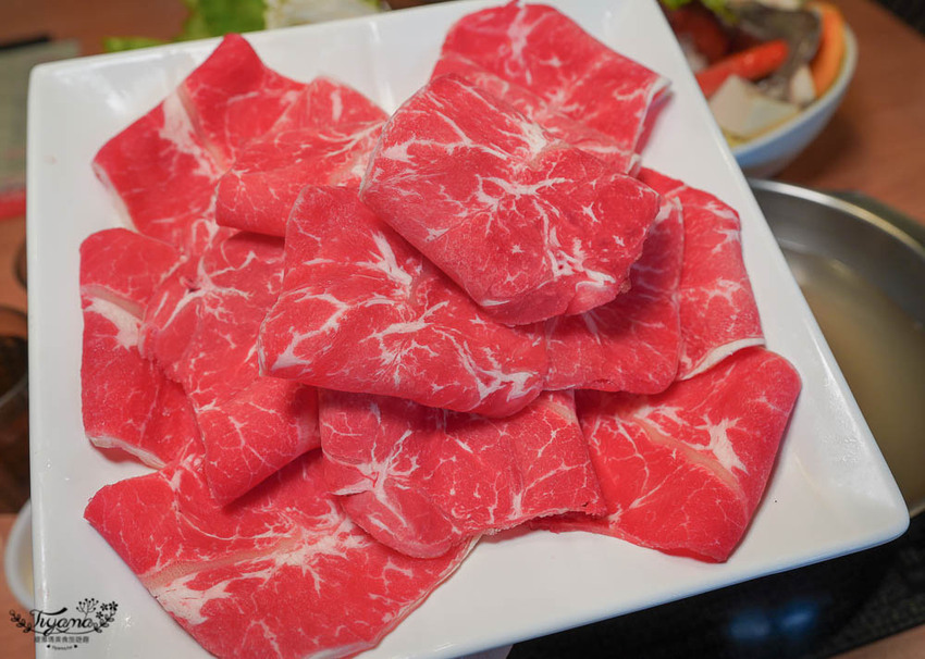 台南東區火鍋》錢源日式涮涮鍋崇道店，平價環境優，用料實在的台南老字號涮涮鍋，參加活動肉盤加量50% @緹雅瑪 美食旅遊趣