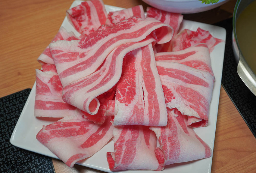 台南東區火鍋》錢源日式涮涮鍋崇道店，平價環境優，用料實在的台南老字號涮涮鍋，參加活動肉盤加量50% @緹雅瑪 美食旅遊趣