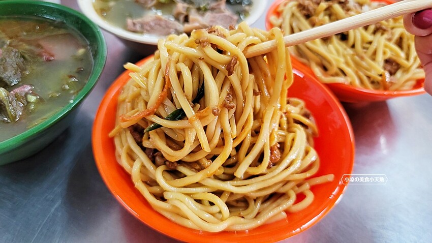 在地達人帶路!台中老字號人氣傳統早午餐,炒麵、肉燥飯、骨仔肉湯、綜合湯通通只要銅板價!