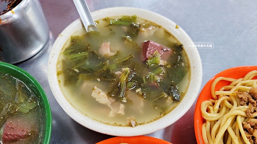 在地達人帶路!台中老字號人氣傳統早午餐,炒麵、肉燥飯、骨仔肉湯、綜合湯通通只要銅板價!