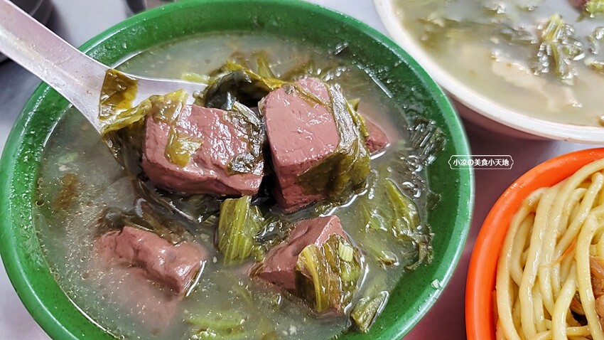 在地達人帶路!台中老字號人氣傳統早午餐,炒麵、肉燥飯、骨仔肉湯、綜合湯通通只要銅板價!