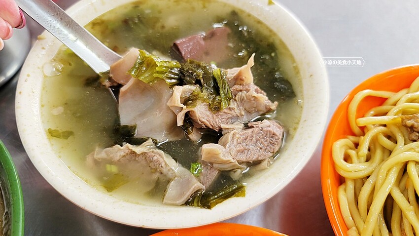 在地達人帶路!台中老字號人氣傳統早午餐,炒麵、肉燥飯、骨仔肉湯、綜合湯通通只要銅板價!