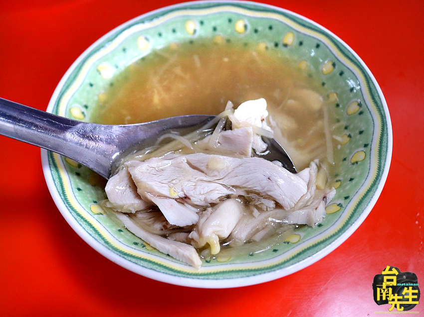 台南雞肉羹／傳承三代50多年老店／每日限量晚來吃不到／限時供應只賣中午3.5小時／當天現宰溫體雞肉／在地人從小吃到大