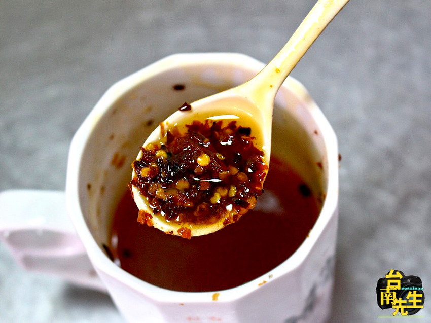 台南雞肉羹／傳承三代50多年老店／每日限量晚來吃不到／限時供應只賣中午3.5小時／當天現宰溫體雞肉／在地人從小吃到大