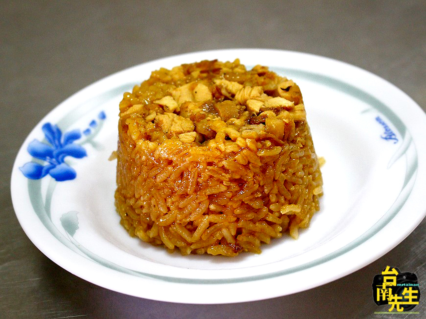 台南雞肉羹／傳承三代50多年老店／每日限量晚來吃不到／限時供應只賣中午3.5小時／當天現宰溫體雞肉／在地人從小吃到大