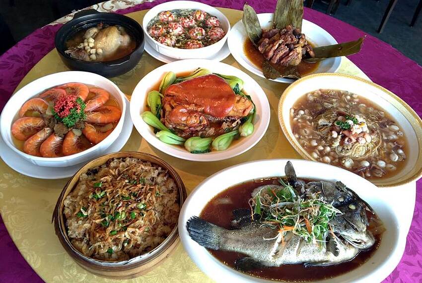 健美先生激炸滷味。先滷後炸人氣美食小吃，食尚玩家熱門推薦，必點冠軍大腸頭，一中商圈中友百貨 - 蘋果話日常