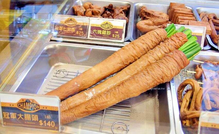 健美先生激炸滷味。先滷後炸人氣美食小吃，食尚玩家熱門推薦，必點冠軍大腸頭，一中商圈中友百貨 - 蘋果話日常